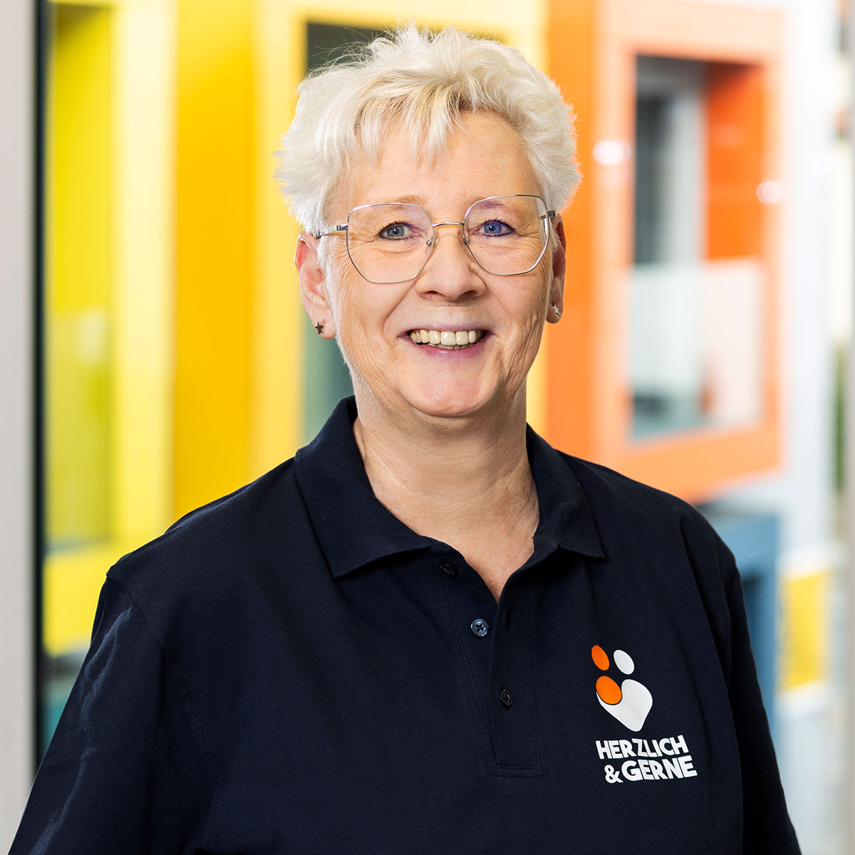 Mitarbeiterin von Herzlich & Gerne in der Seniorenwohnanlage in Dortmund-Asseln